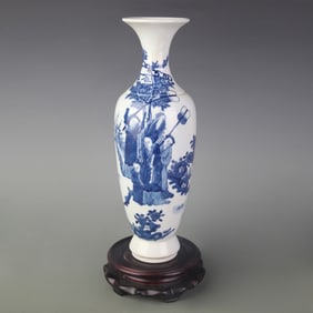 BLUE AND WHITE FIGURE PATTERN PORCELAIN VASE