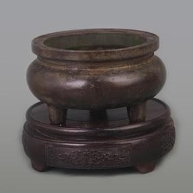 BRONZE THREE-LEGGED CENSER WITH ROUND TOP