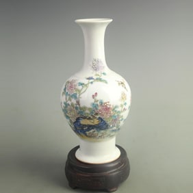 FAMILLE ROSE CHRYSANTHEMUM AND BIRD APPRECIATION VASE