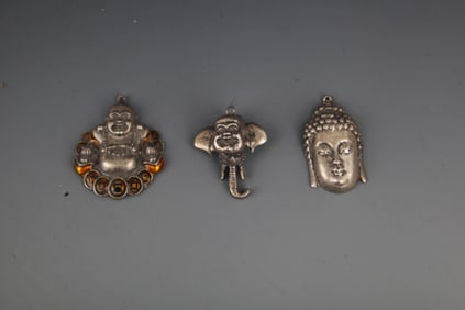 GROUP OF THREE SMALL BUDDHA PENDANT