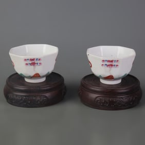 PAIR OF FAMILLE ROSE LONGEVITY PATTERN SMALL BOWLS