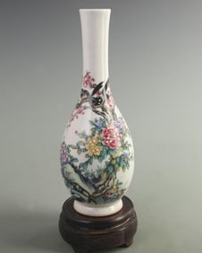 FAMILLE ROSE FLOWER AND BIRD LONG NECK VASE