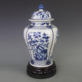 BLUE AND WHITE FLOWER AND BIRD PATTERN GENERAL TYPE JAR