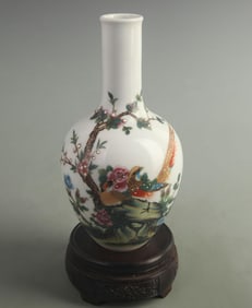 FAMILLE ROSE PHOENIX AND FLORAL GLOBE VASE