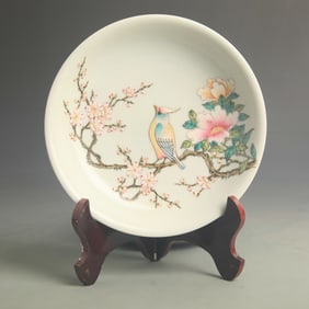 FAMILLE ROSE FLORAL PLATE