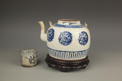 SET OF BLUE AND WHITE PORCELAIN TEAPOT