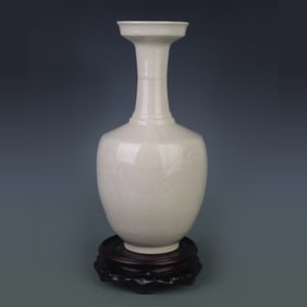 DING KILN WHITE PORCELAIN LONG NECK PORCELAIN VASE