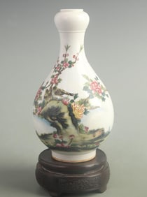 FAMILLE ROSE GARLIC-HEAD BIRD-AND-FLOWER VASE