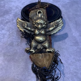 A FINE BRONZE GARUDA STATUE PENDANT