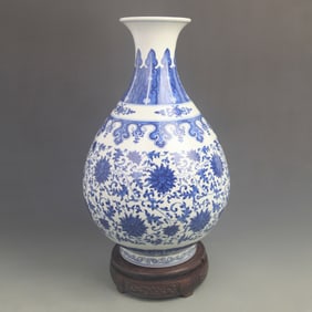 BLUE AND WHITE SCROLLING LOTUS YUHUCHUNPING VASE
