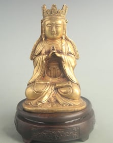 A FINE GILT BRONZE GUAN YIN STATUE