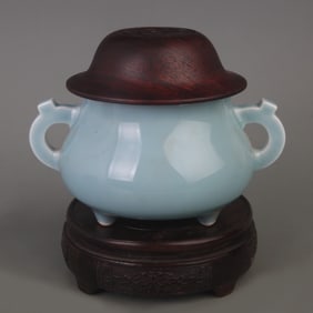 SKY BLUE GLAZED DOUBLE-EAR CENSER (REDWOOD LID)