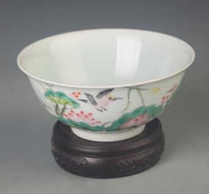 RARE FAMILLE ROSE LOTUS PATTERN PORCELAIN BOWL
