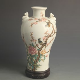 FAMILLE ROSE BIRD AND BEAST-HEAD STYLE PORCELAIN VASE
