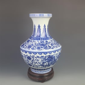 BLUE AND WHITE PORCELAIN VASE WITH INTERTWINED LOTUS PATTERN