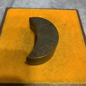 A FINELY CARVED BRONZE INK BOX
