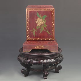 LACQUERWARE GOLD-PAINTED FLORAL PATTERN SEAL BOX