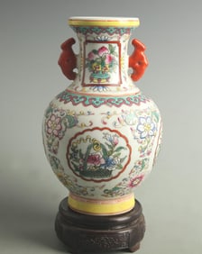 FAMILLE ROSE VASE WITH FLORAL PATTERNS AND TWIN HANDLES