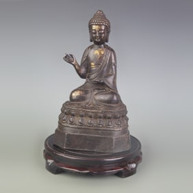 A FINE BRONZE GILT GAUTAMA BUDDHA STATUE