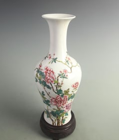 FAMILLE ROSE PEONY FISH-TAIL GUANYIN VASE