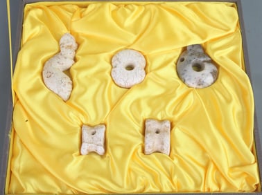 RARE SET OF HONG SHAN CULTURE STYLE JADE