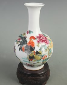 ENAMEL COLOR FLOWER AND BIRD PATTERN PORCELAIN APPRECIATION VASE