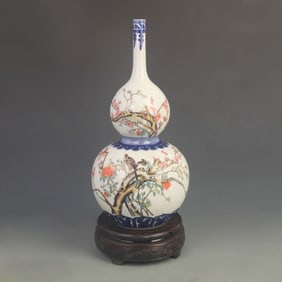 FAMILLE ROSE LONG-NECKED GOURD VASE WITH FLOWERS AND BIRDS