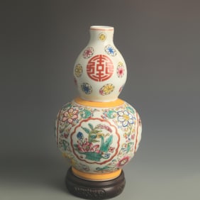 ENAMEL COLOR PAINTED 'XI' CHARACTER GOURD-SHAPED PORCELAIN VASE