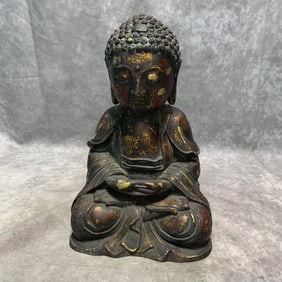 A FINE GILT BRONZE SHAKYAMUNI STATUE