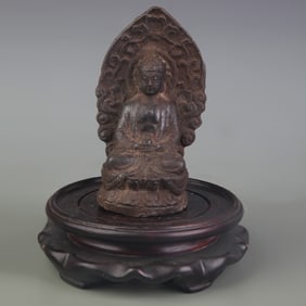 A FINE CAST IRON SHAKYAMUNI BUDDHA STATUE