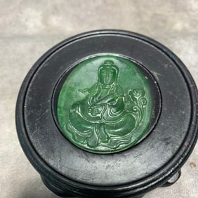 CONTEMPORARY HETIAN GREEN JADE GUANYIN PENDANT