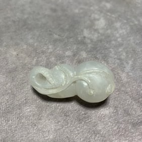 HETIAN WHITE JADE GOURD SHAPED PENDANT