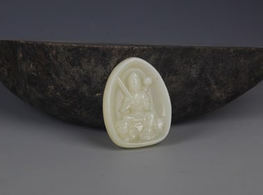 A FINELY CARVED HETIAN PALE CELADON JADE PENDANT PENDANT