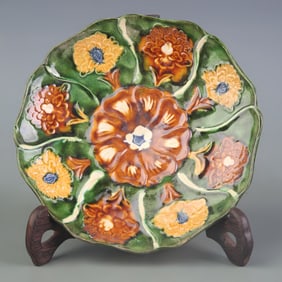 SANCAI GLAZED FLORAL PATTERN PORCELAIN PLATE