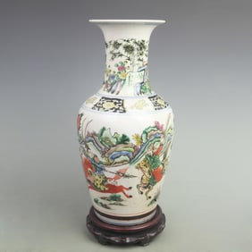 A FINE STORY PATTERN PORCELAIN FLOWER VASE