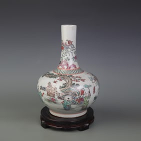 FAMILLE ROSE HUMAN FIGURE GLOBE PORCELAIN VASE