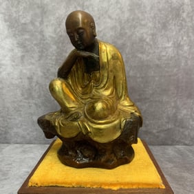 A FINE BRONZE LU HAN STATUE