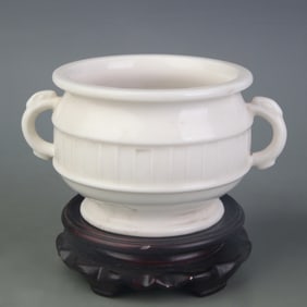 DEHUA WHITE PORCELAIN DOUBLE-HANDLED ROUND-FOOT CENSER