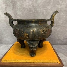 A FINE THREE-LEG TWO-HANDLE BRONZE CENSER