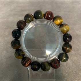 A FINE TIGER EYE STONE MADE BRACELET