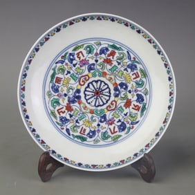 DOUCAI FLORAL PATTERN PORCELAIN PLATE