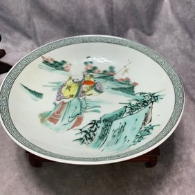 QIANLONG MARK FAMILLE ROSE DRAGON AND PHOENIX CHARACTER PLATE