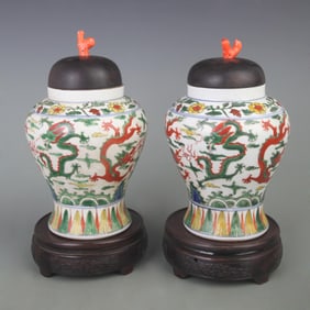 RARE PAIR OF FAMILLE VERTE PATTERN GENERAL STYLE JAR