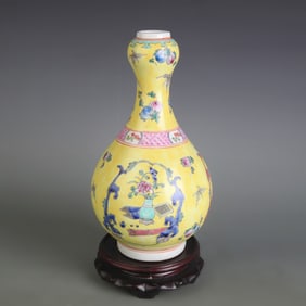FAMILLE ROSE YELLOW-GROUND GARLIC-MOUTH PORCELAIN VASE