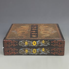 A FINE COLOR PAINTED DRAGON PATTERN WOODEN BOX
