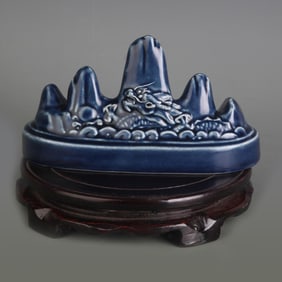 A FINE BLUE COLOR GLAZED PORCELAIN PEN HOLDER