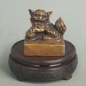 A FINELY MADE LION STYLE BRONZE SEAL