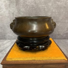 A FINE TWO ANIMAL HANDLE ROUND BRONZE CENSER