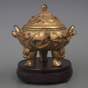 A FINE DRAGON PATTERN ANIMAL FOOT FIGURE BRONZE INCENSE BURNER