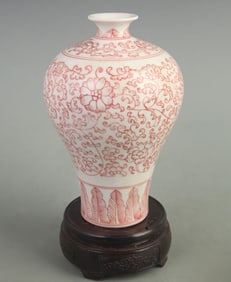 BLUE AND WHITE LOTUS PATTERN MEI PING STYLE PORCELAIN VASE